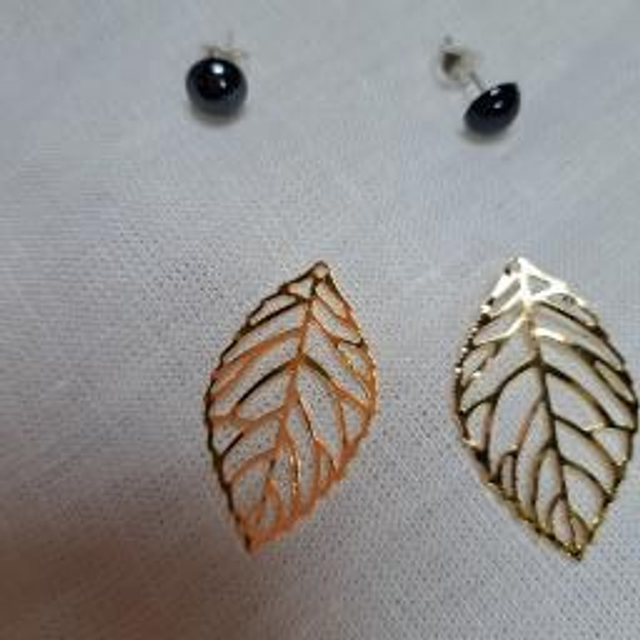 Boucle d'oreille "Fleur Dorée et Mystère"