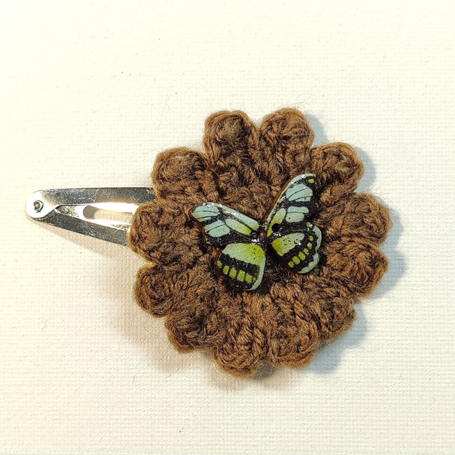 Barrette fleur simple chocolat crochet bouton papillon clic clac