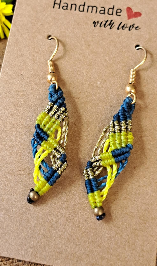 Boucles d'oreilles micro-macramé multicolores 