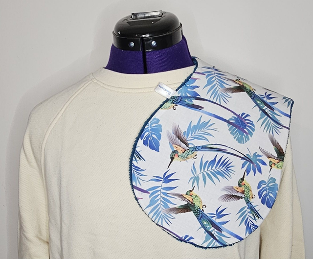 BAVOIR D’EPAULE OISEAU ET FEUILLES BLEUES