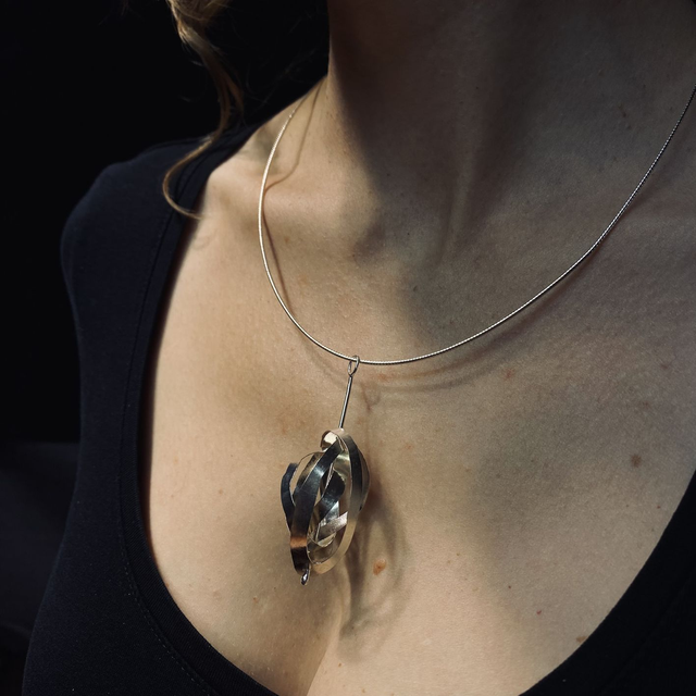 J828 CIONDOLO DOPPIO FRULLINO