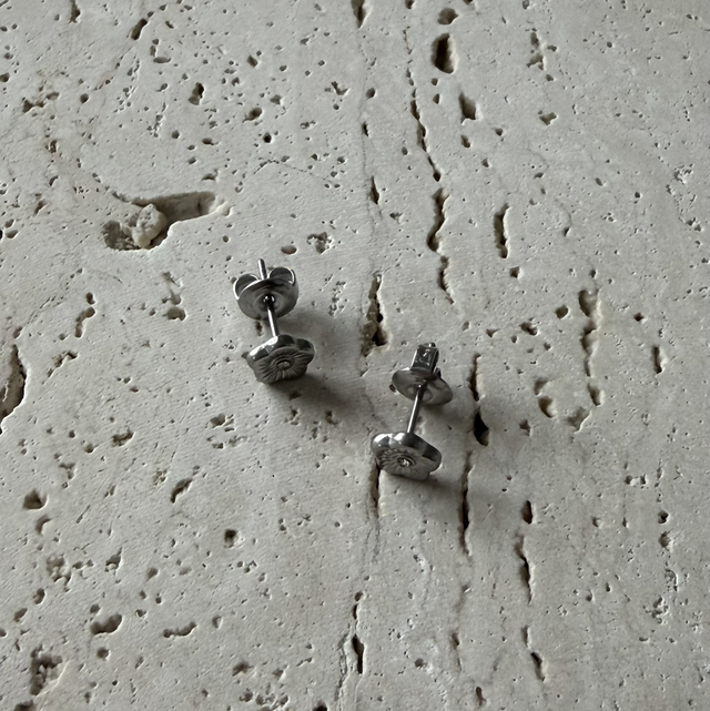 Oorknopjes bloemetjes zilver 