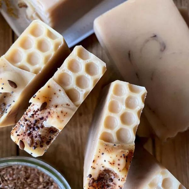 Savon artisanal saponifié à froid - Miel - Sans huiles essentielles - Janine
