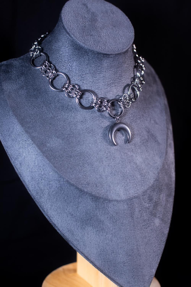 Choker Utopia Moon