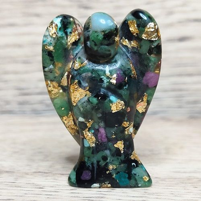 Ange orgonite zoïsite rubis