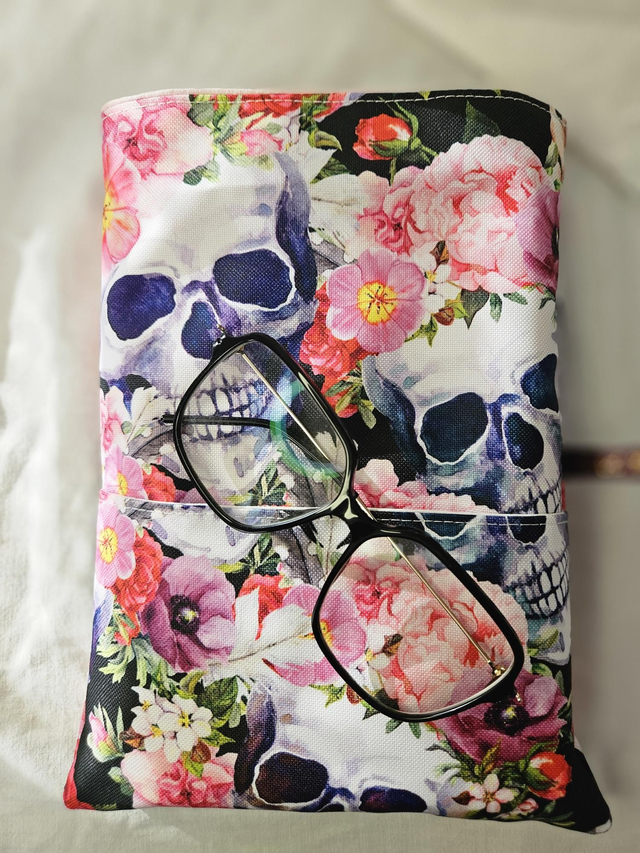 Range livre têtes de mort fleurs 