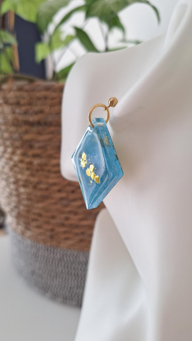 Boucles oreilles losanges paillettes dorées/bleues