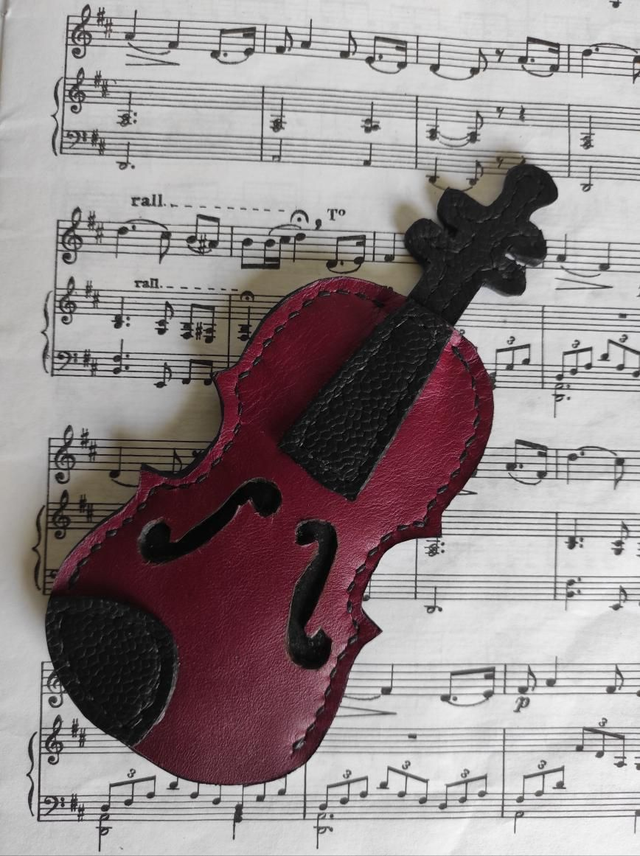 Range clés violon en cuir 