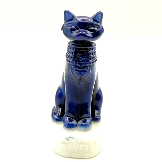 Chat Égyptien Bleu Saphir socle blanc