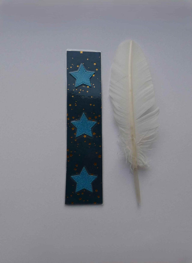 Le marque-page aux étoiles bleues