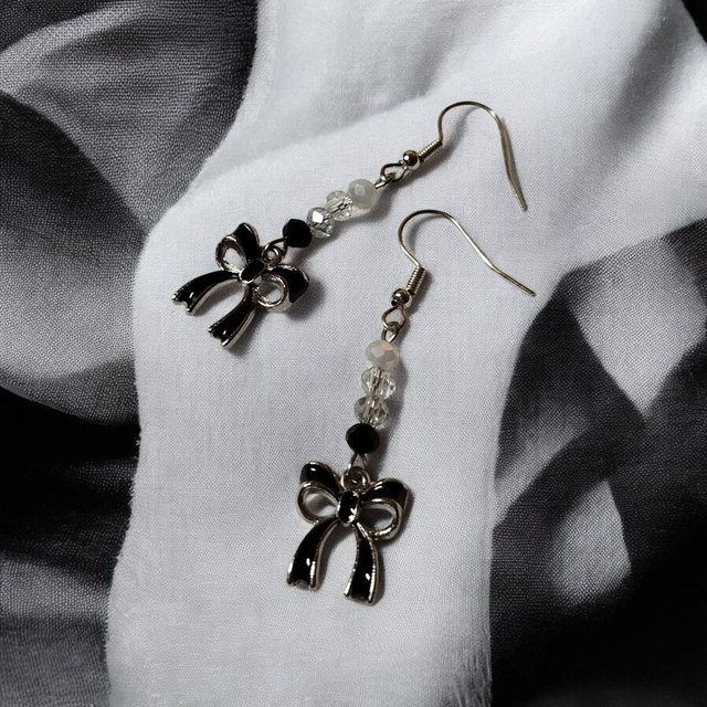 Boucles d&#039;oreilles noir et blanc