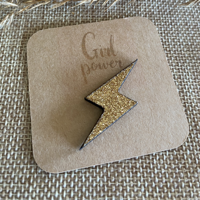Badge ou pin&#039;s en bois vinyle doré - Modèle éclair