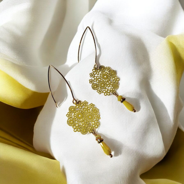 Boucles d&#039;oreilles jaune