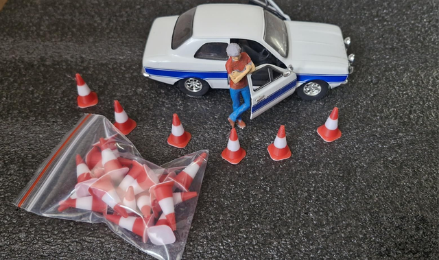 2 Colour Traffic Cones x20