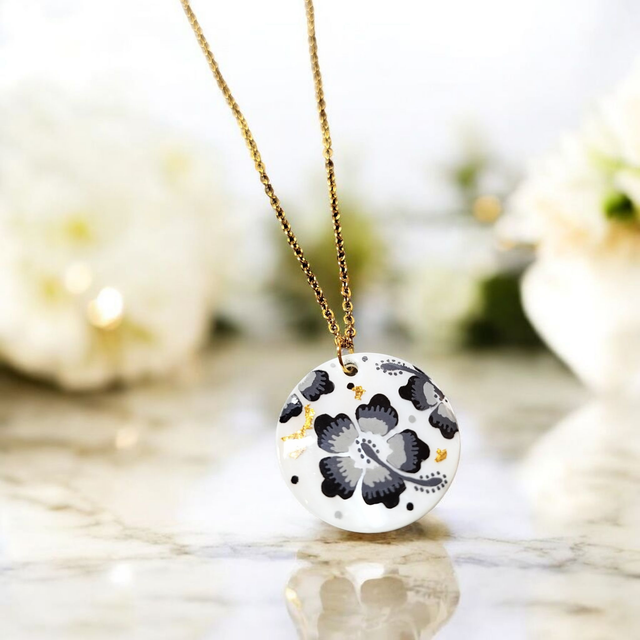 Collier dessiné Flora acier inoxydable noir nacre