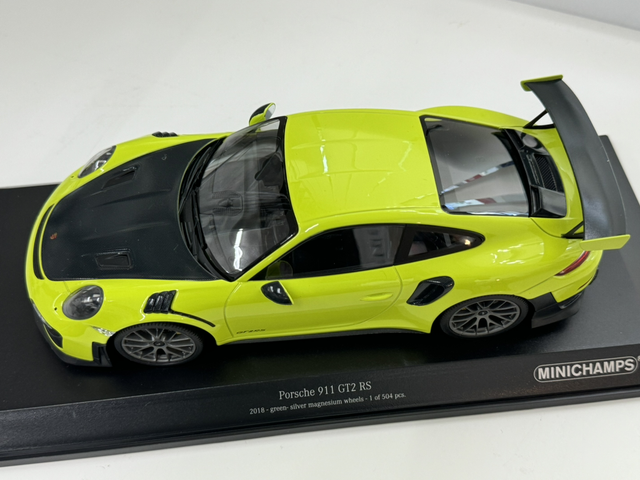 Porsche  911 991.2 GT2 RS 2018 grün/schwarz Minichamps 1:18