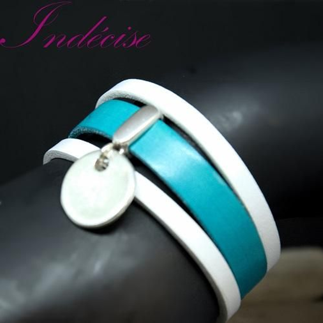 Manchette en cuir turquoise et blanc fermoir aimanté