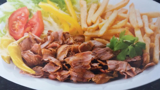 Drehspieß Teller mit Salat