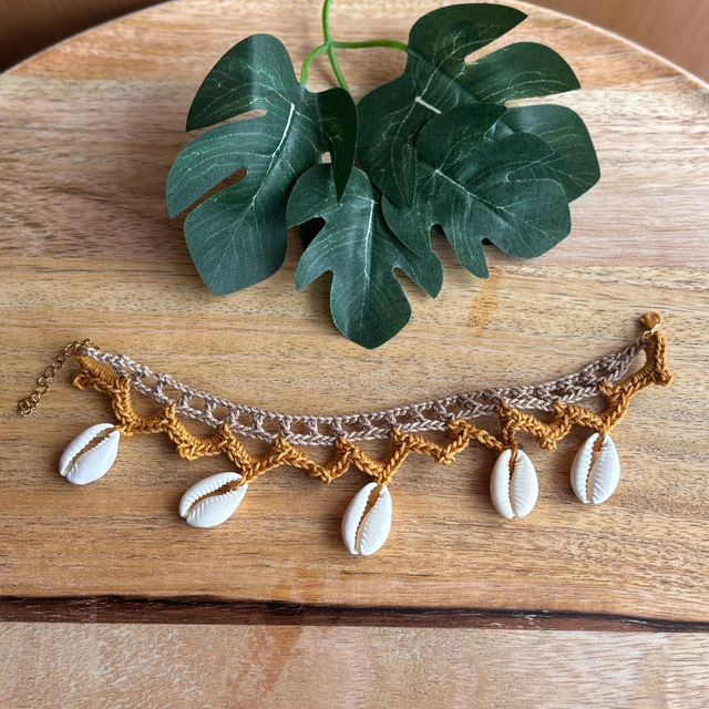 Bracelet de cheville crocheté - Coton beige/ moutarde &amp; coquillages 