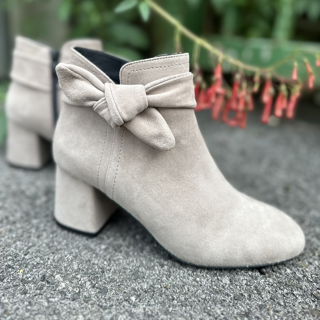 Stieflette mit Blockabsatz