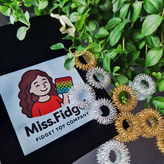 Acupressure rings in Miss. Fidget silky bag