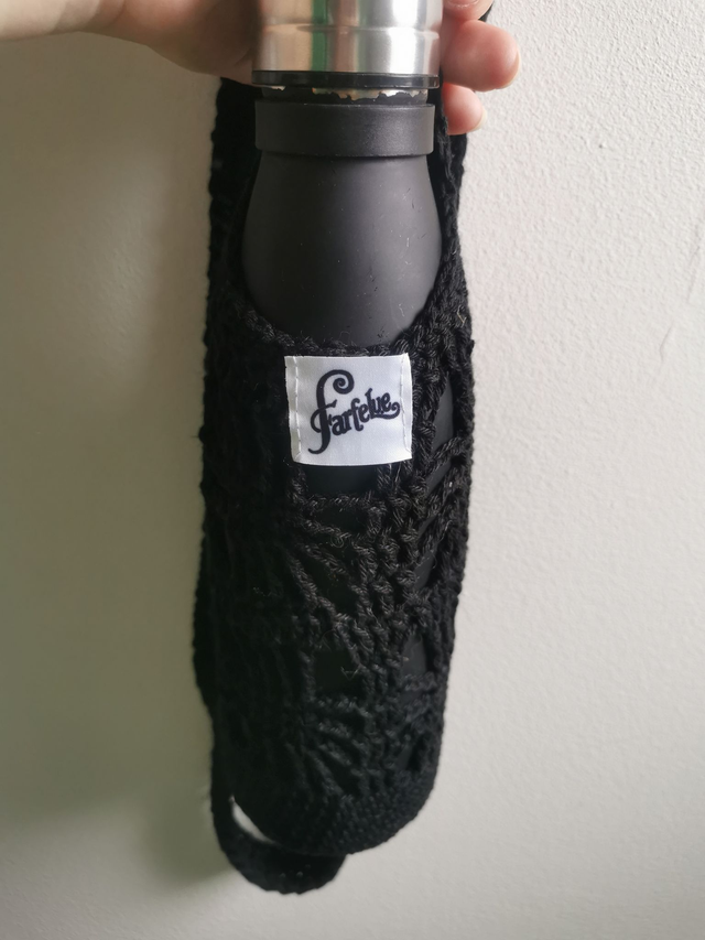 Porte gourde noir style toile d'araignée