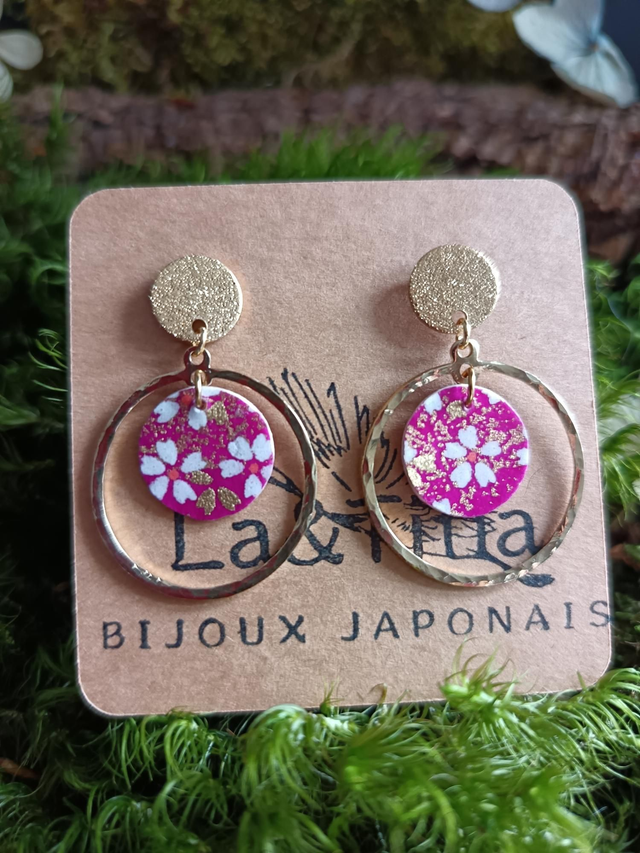 Boucles d'oreilles - puces - papier washi - Sakura - fleurs de cerisier - cercle martelé - La&Titia