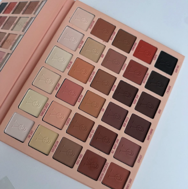 Nudes Vee Beauty