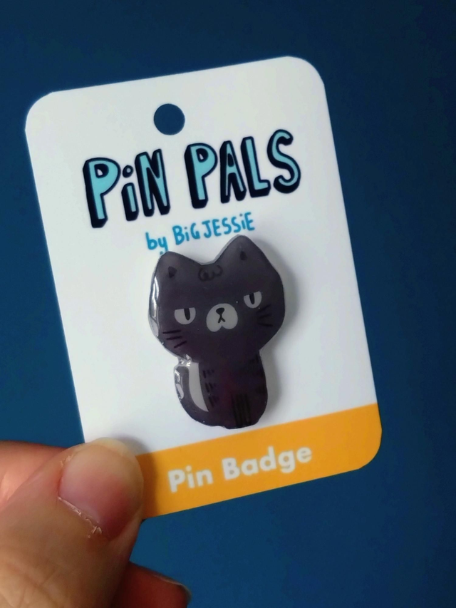 Grumpy cat pin badge