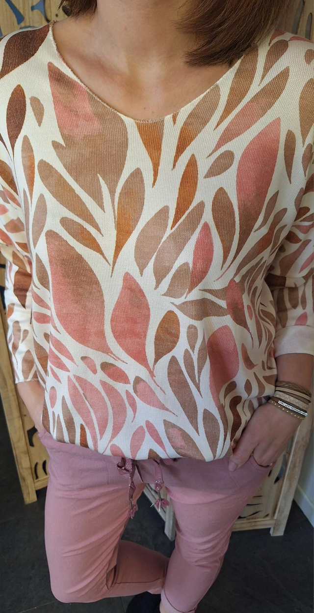 pull feuillage marron