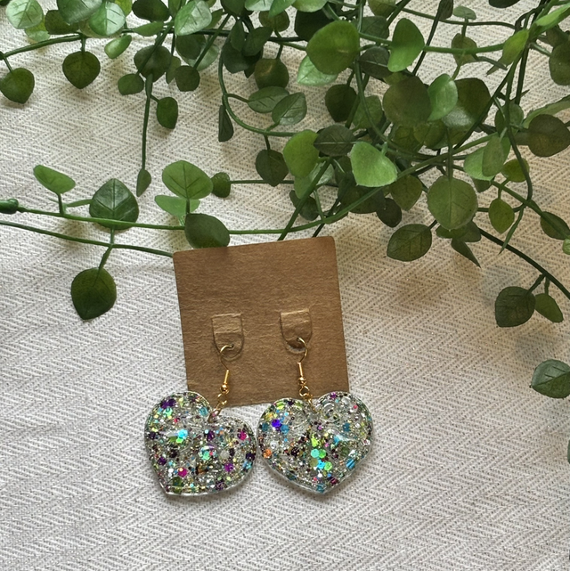 Boucles d’oreilles résine cœur de Noël multicolores 