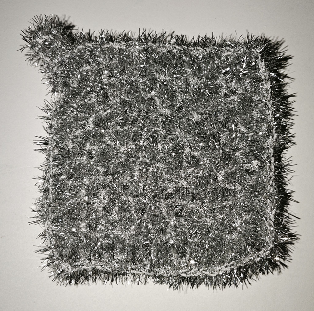 Lavette pour la toilette, la vaisselle ou les vitres argentée