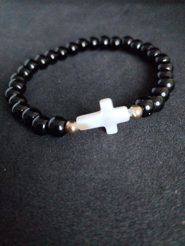Bracelet en Obsidienne &amp; Croix en Nacre