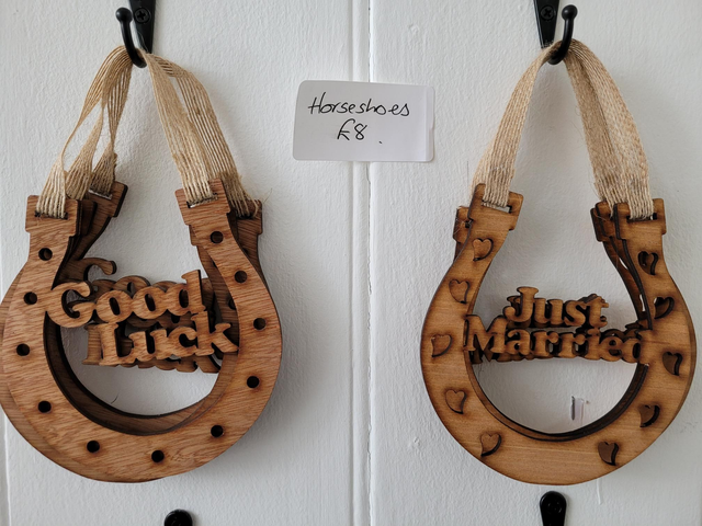 Horseshoes just married / good luck 