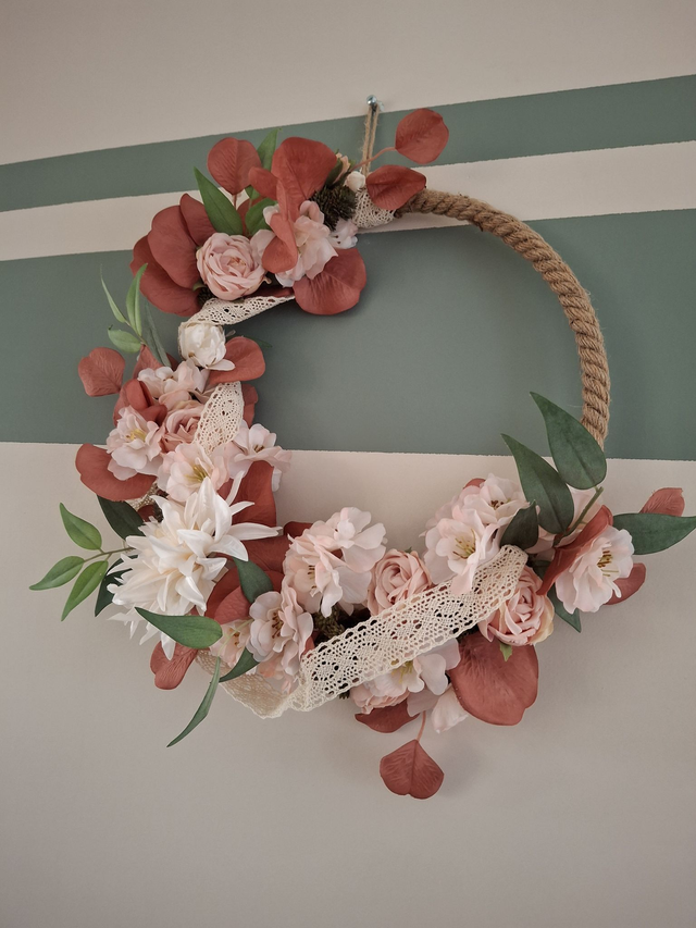 Couronne à suspendre dahlia nacré