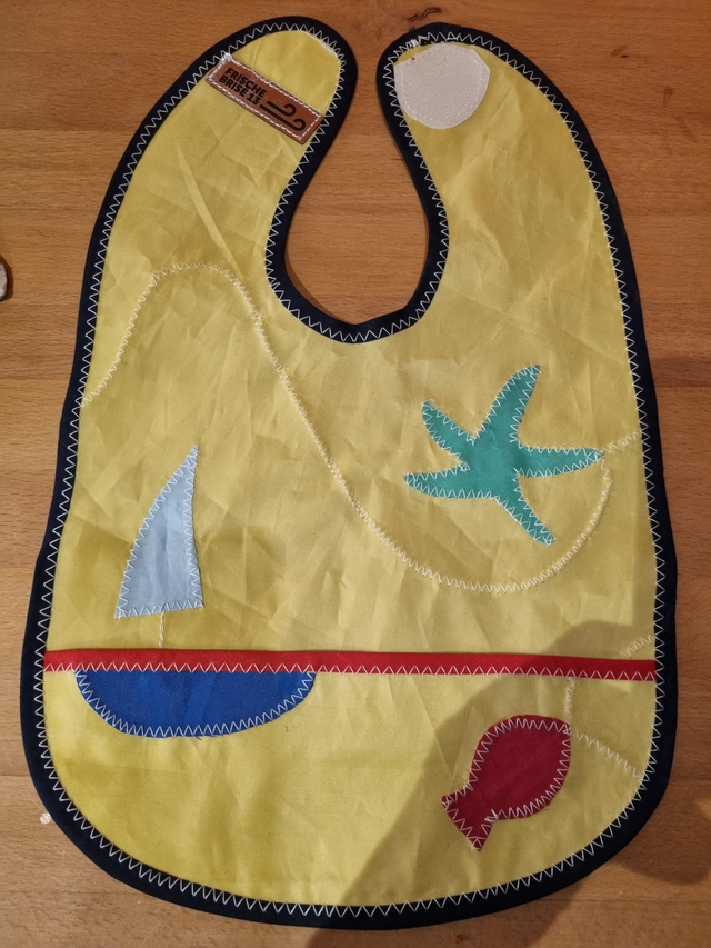 Lätzchen aus Segelupcycling 