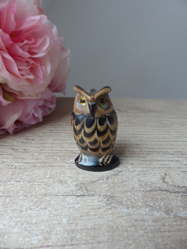 Figurine Miniature Hibou en Corne Sculptée à la Main – Artisanat Vintage en Corne de Buffle – Porte-Bonheur et Cadeau Symbolique