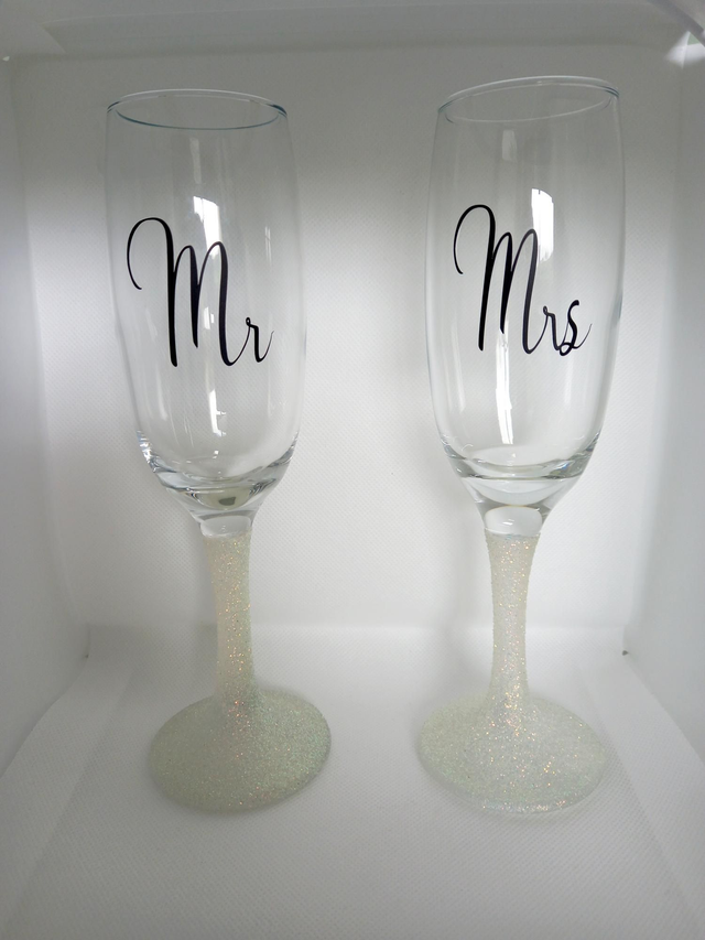 Mr & Mrs - Bride & Groom Glitter Champagne Flute