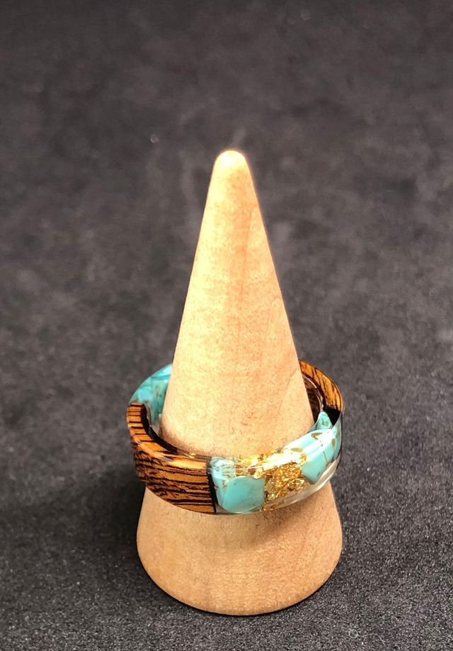 bague en bois et turquoise