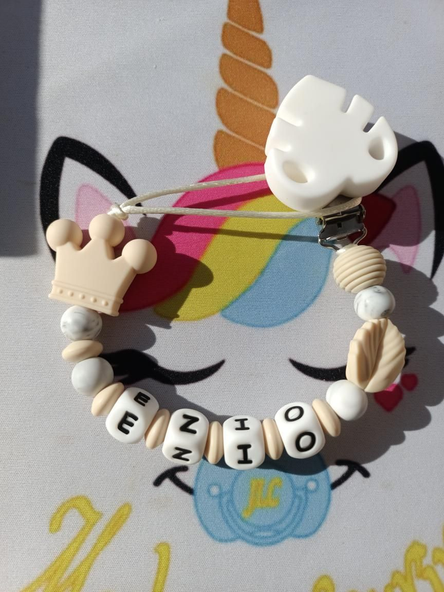 Attache tétine Couronne