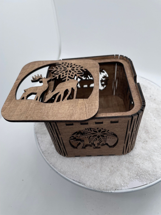 Boîte en bois Cadeau Renne pour Noël.