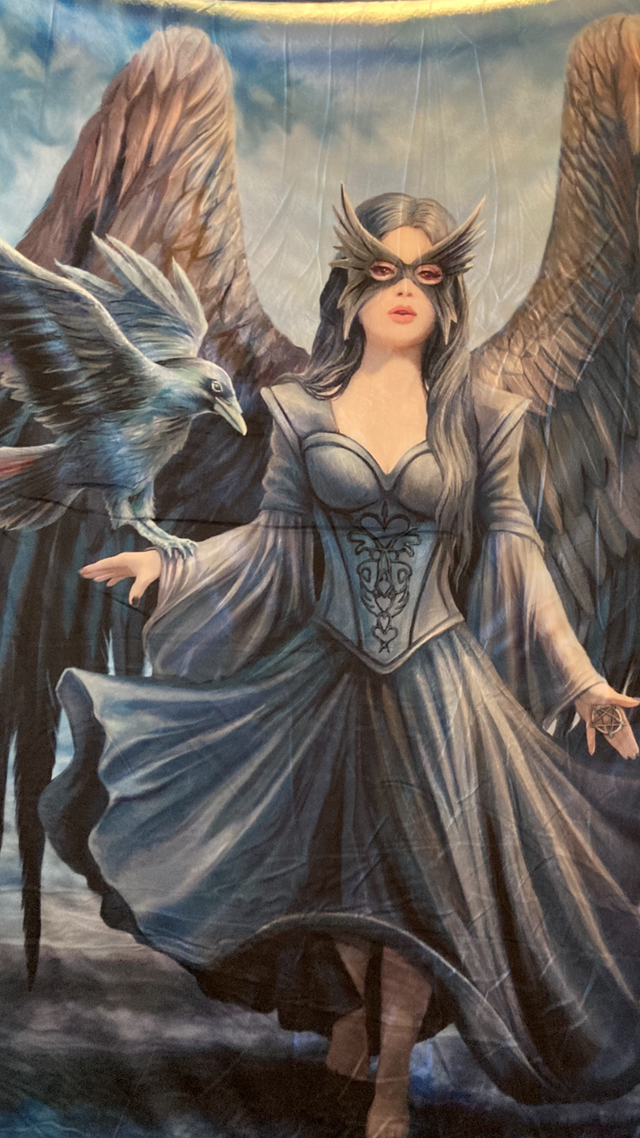 Anne Stokes &quot;Raven &quot; Throw 160cm