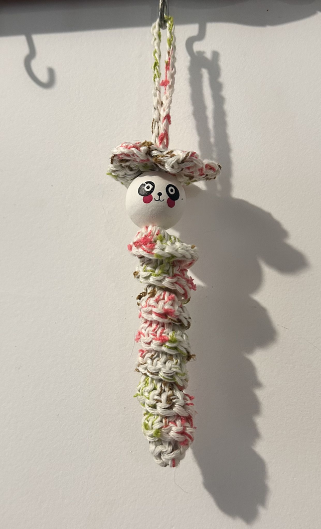 Porte-clés au crochet avec perle bois – Fait main