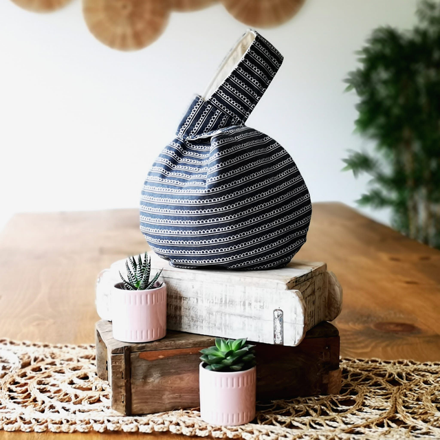 Knot Handbag - Black Lines