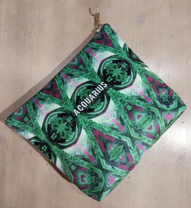 Valencia Vert. Pochette et trousse en velours.