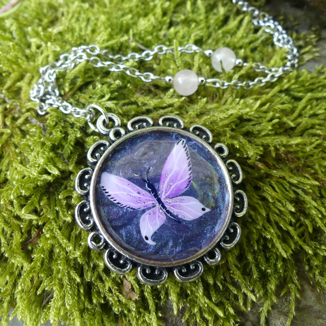 Collier pendentif papillon peint à la main