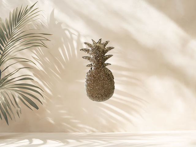 Pin’s Ananas – bois & paillettes or