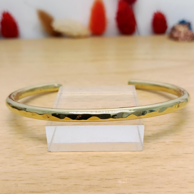 Bracelet rond en laiton, léger et martelé