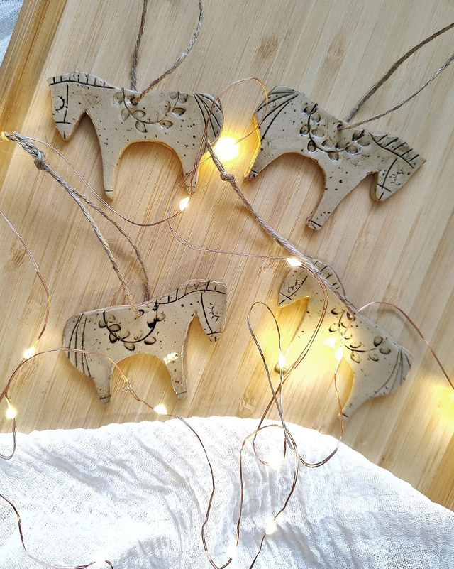 Ceramiczna zawieszka konik