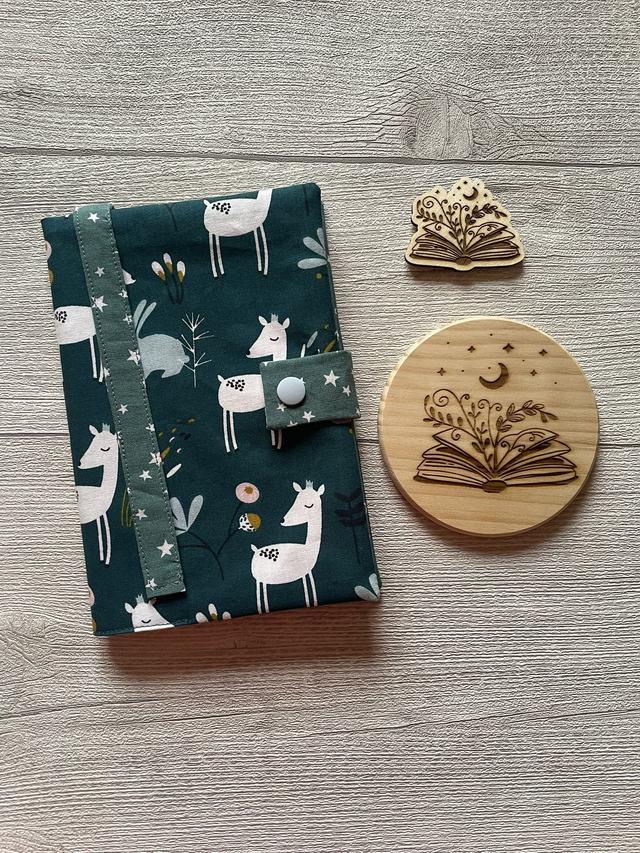 🌙Coffret Lecture "Secret de Lune" – Couvre-livre & Accessoires – Motif Biche et Livre enchanté